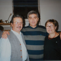 2002 L'amico Guido Lucconi tra Pino e Rita