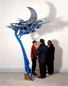 Apollo e Dafne 1984-2000 Cartapesta, bronzo e alluminio cm. h 360 x 220 x 160 Apollo e Dafne - 1984-2000 Cartapesta, bronzo e alluminio cm. h 360 x 220 x 160