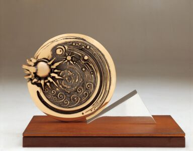 Energia Cosmica - 1999 Bronzo e alluminio cm. h 35 x 51 x 24 Energia Cosmica - 1999 Bronzo e alluminio cm. h 35 x 51 x 24