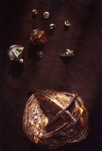 Installazione con Meteora grande - 1992 Bronzo cm. 85 Ø