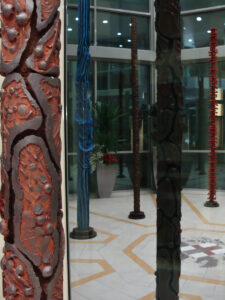 2008 Alessandria Biblioteca Comunale Installazione Pilastri del Cielo Cartapesta cm. h 350 2008 Alessandria Biblioteca Comunale Installazione Pilastri del Cielo Cartapesta cm. h 350