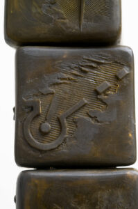 Torri di Memorie (particolare) - 2008 Cera e bronzo cm. h 212 x14 x 14 Torri di Memorie (particolare) - 2008 Cera e bronzo cm. h 212 x14 x 14