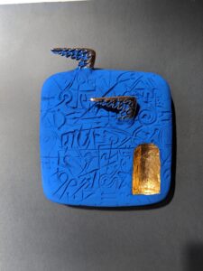 Annunciazione - 2018 Annunciazione - 2018 Omaggio alle Exultet Cartapesta bronzo e oro 15x21x6 cm