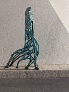 In cammino - 2021 bronzo 31x9x17 cm In cammino - 2021 bronzo 31x9x17 cm