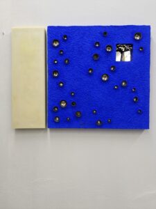 L’albero del miele - 2023 Cera, cartapesta, bronzo 97x70x5 cm L’albero del miele - 2023 Cera, cartapesta, bronzo 97x70x5 cm